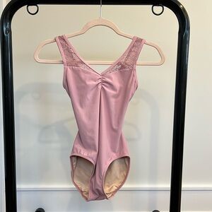 Elevé dancewear women’s pink leotard with lace detail size xs.